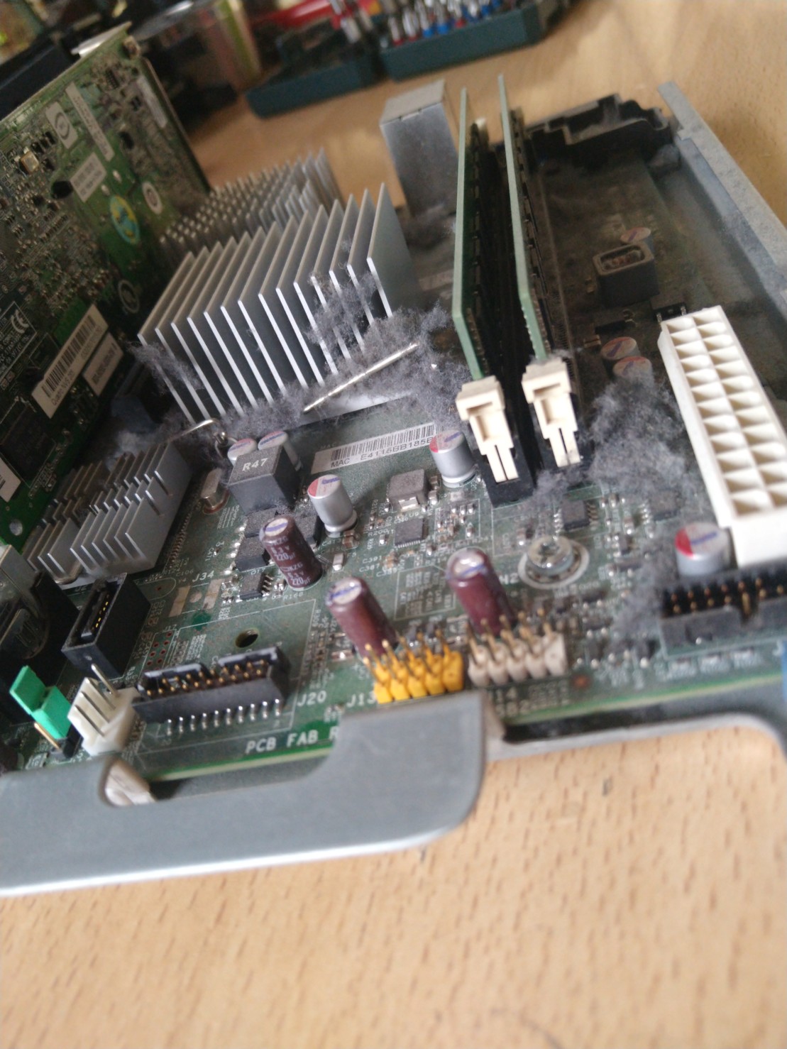 Ein ziemlich staubiges Mainboard